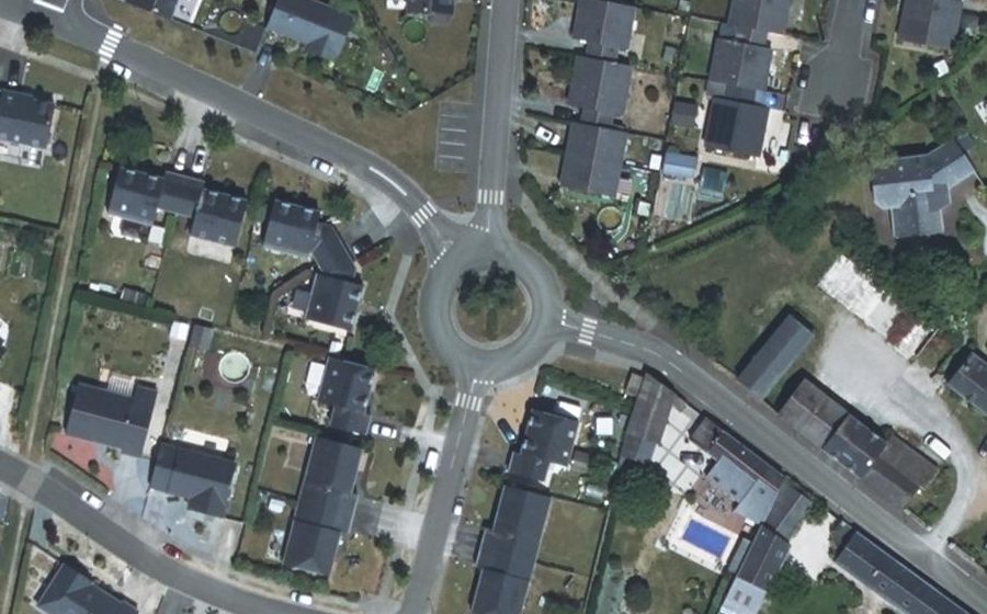 Vue aérienne du Rond-point anonyme n°153369083