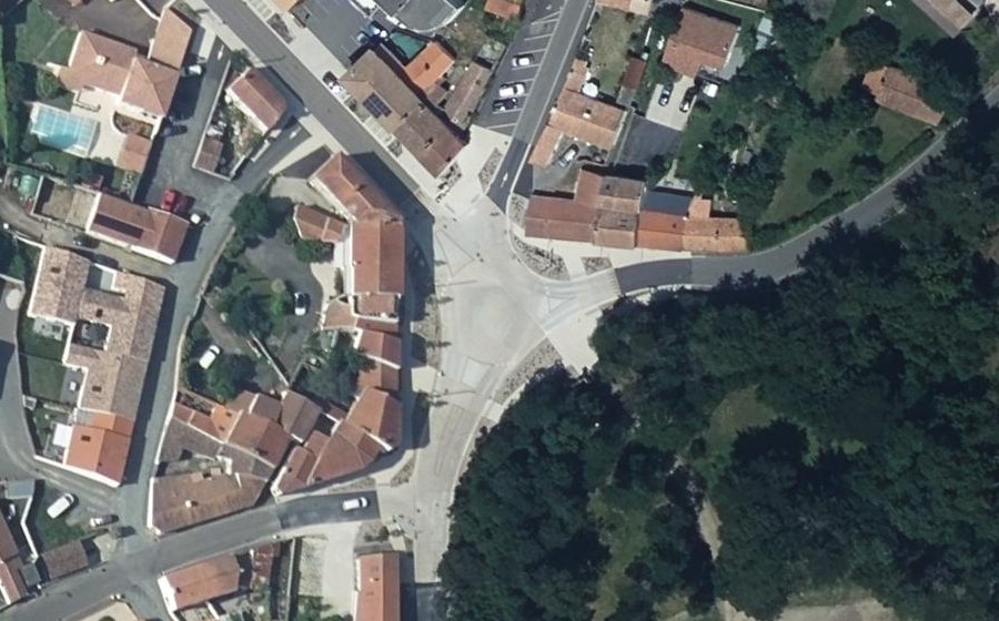 Vue aérienne du Rond-point anonyme n°1533813895