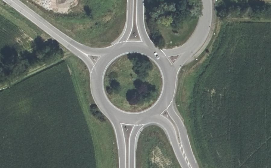 Vue aérienne du Rond-point anonyme n°153420320