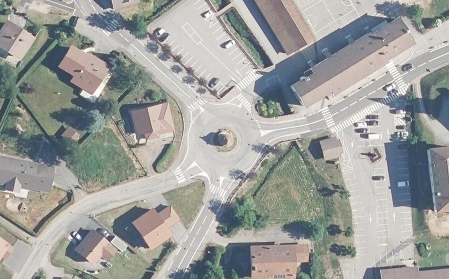 Vue aérienne du Rond-point anonyme n°153429539