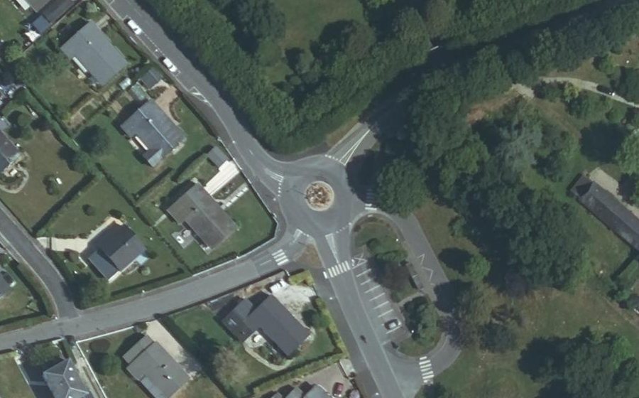 Vue aérienne du Rond-point anonyme n°1534677854