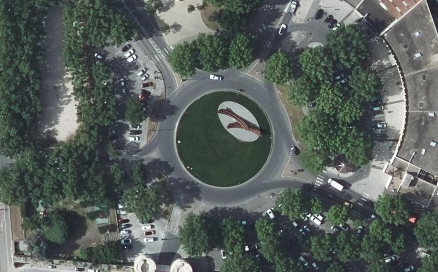 Vue aérienne du Rond-point anonyme n°153481131