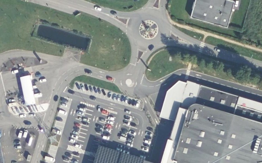 Vue aérienne du Rond-point anonyme n°153500808