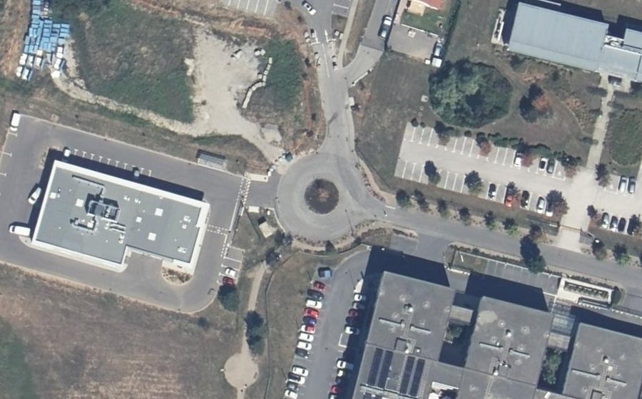 Vue aérienne du Rond-point anonyme n°153502526