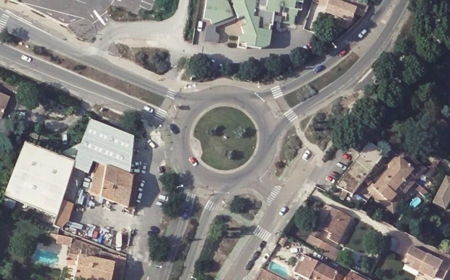 Vue aérienne du Rond-point anonyme n°153502867