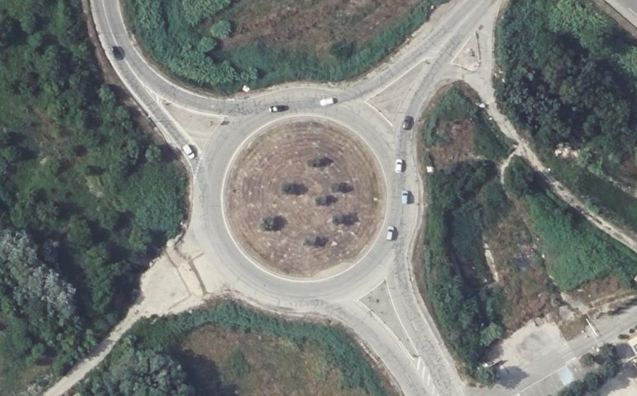 Vue aérienne du Rond-point anonyme n°153506295