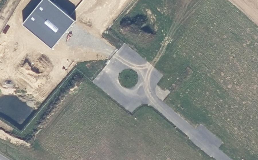 Vue aérienne du Rond-point anonyme n°1535606905