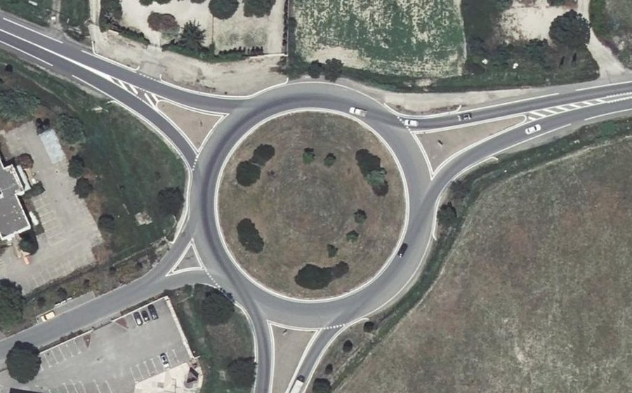 Vue aérienne du Rond-point anonyme n°153578901