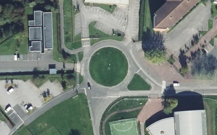 Vue aérienne du Rond-point anonyme n°153580307