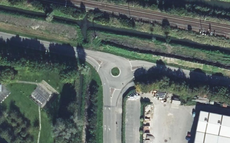 Vue aérienne du Rond-point anonyme n°153580308