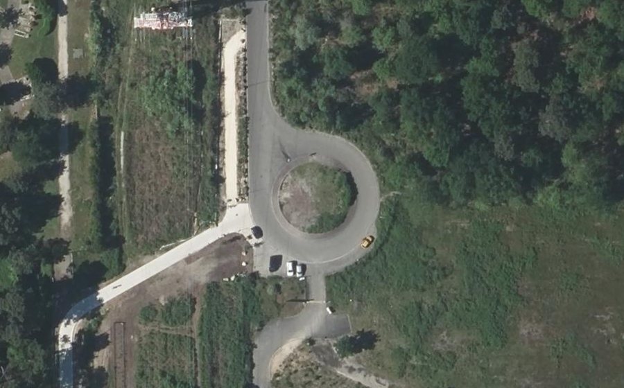 Vue aérienne du Rond-point anonyme n°153594355