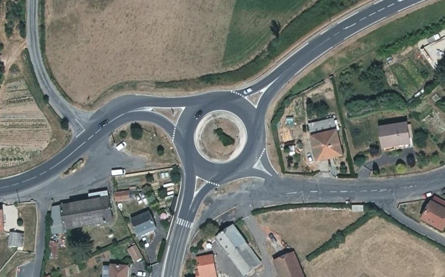 Vue aérienne du Rond-point anonyme n°153599289