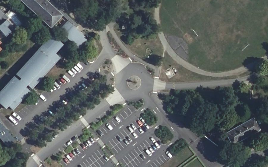 Vue aérienne du Rond-point anonyme n°1536090910