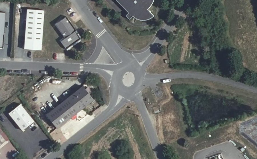 Vue aérienne du Rond-point anonyme n°1536090912