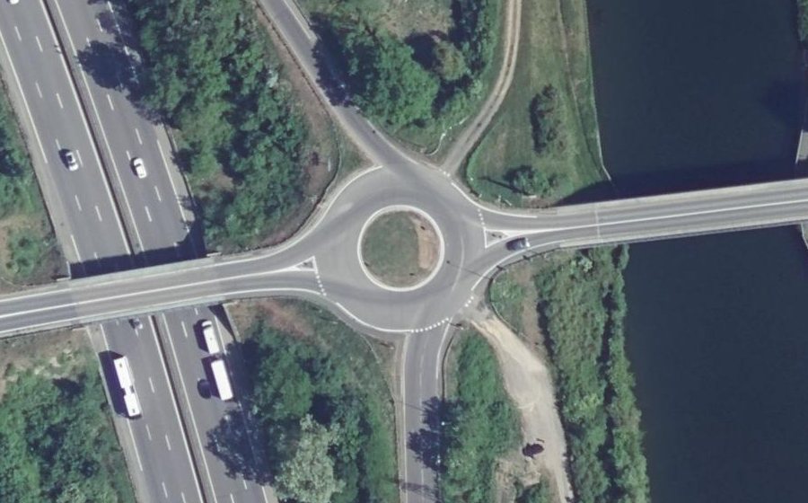 Vue aérienne du Rond-point anonyme n°15367045