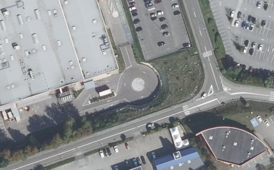 Vue aérienne du Rond-point anonyme n°1536823260