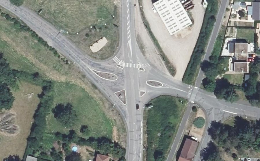 Vue aérienne du Rond-point anonyme n°1536963827