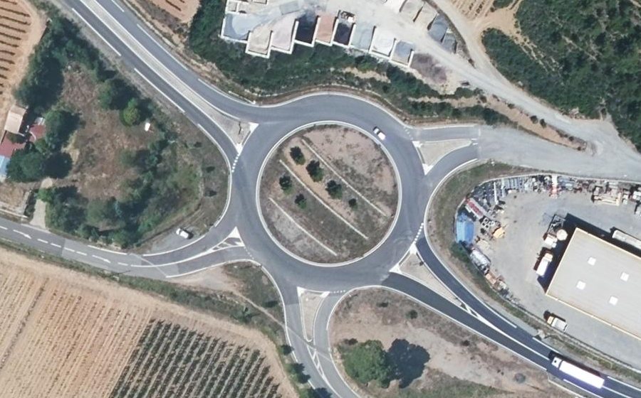 Vue aérienne du Rond-point anonyme n°153701194