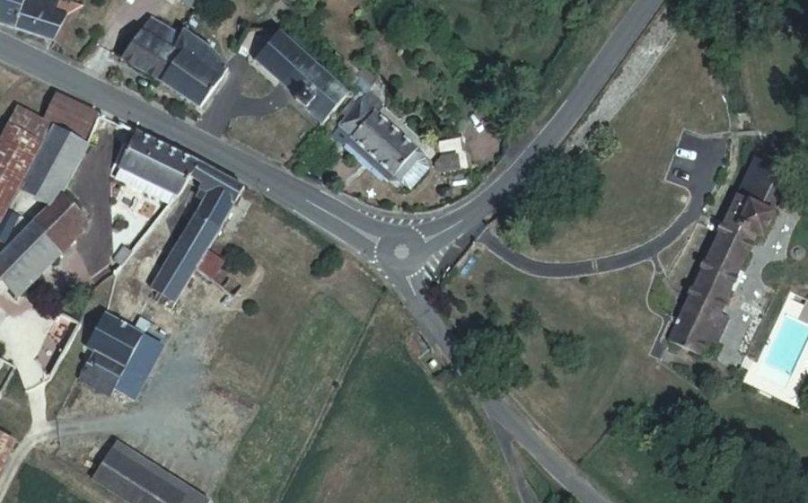 Vue aérienne du Rond-point anonyme n°1537093391
