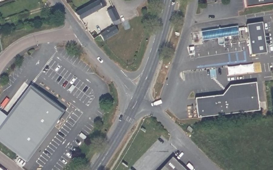 Vue aérienne du Rond-point anonyme n°1537093957