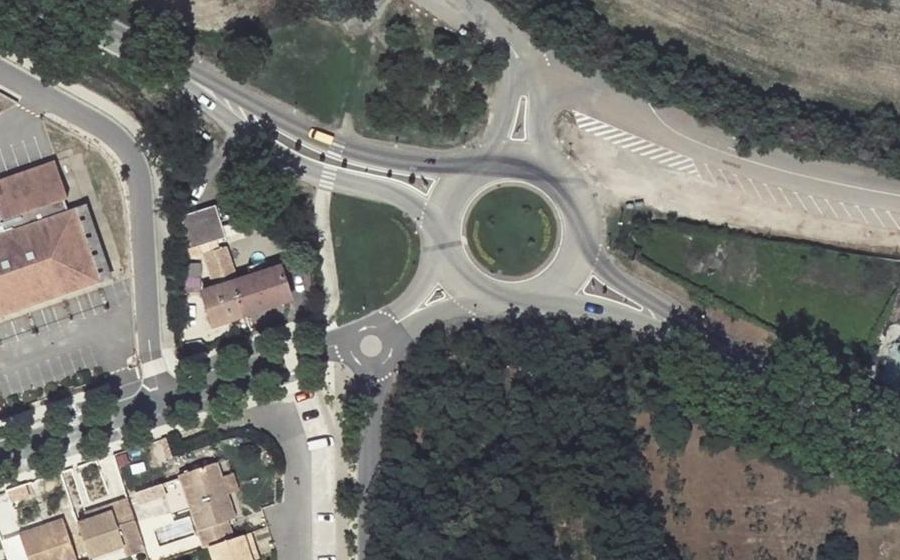 Vue aérienne du Rond-point anonyme n°153729836