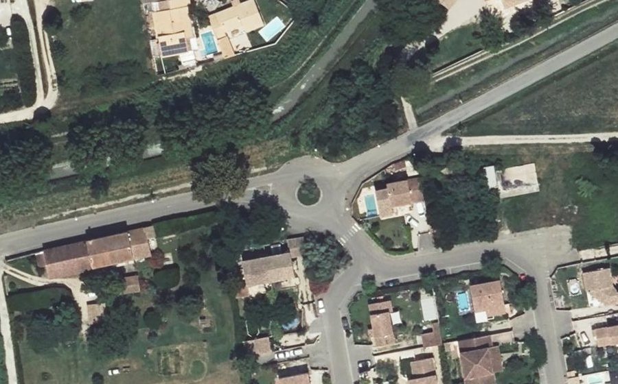 Vue aérienne du Rond-point anonyme n°153729850