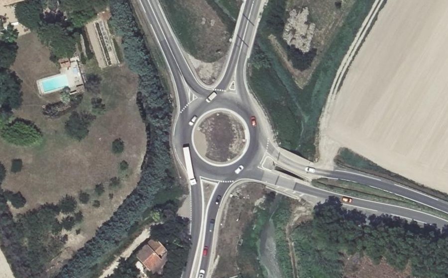 Vue aérienne du Rond-point anonyme n°153729856