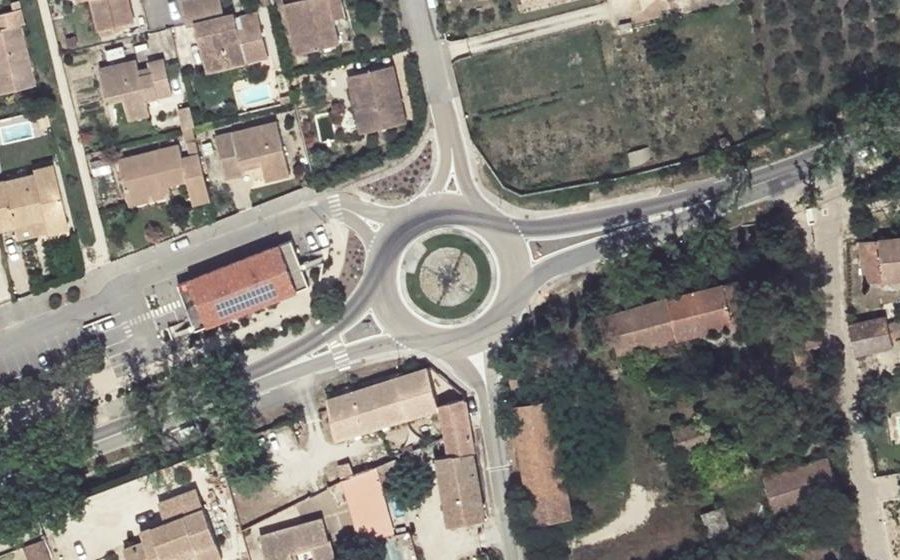 Vue aérienne du Rond-point anonyme n°153732843