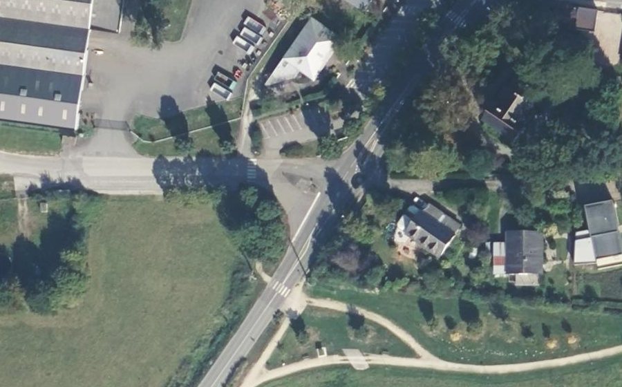 Vue aérienne du Rond-point anonyme n°1537713181