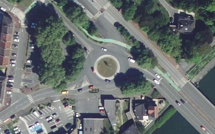 Vue aérienne du Rond-point anonyme n°153782115
