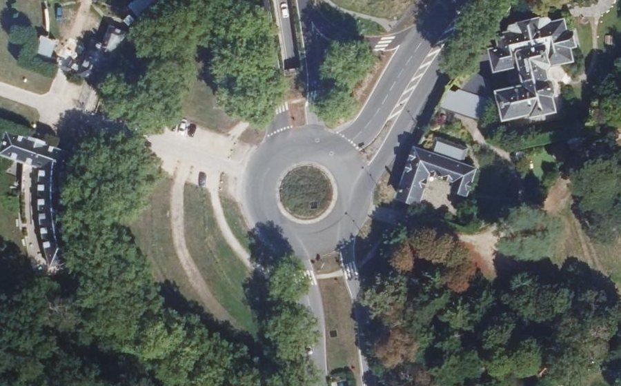 Vue aérienne du Rond-point anonyme n°15379199