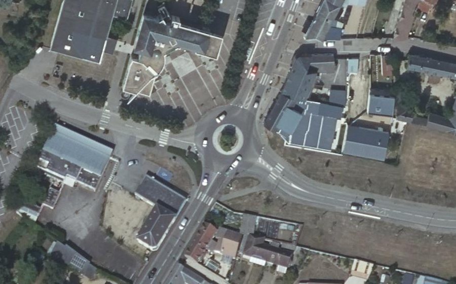 Vue aérienne du Rond-point anonyme n°15380358