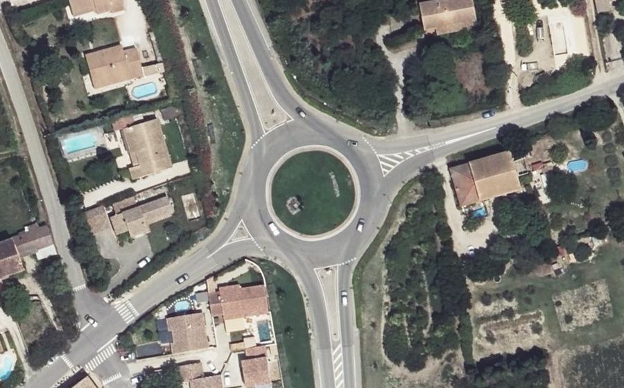 Vue aérienne du Rond-point anonyme n°153850371