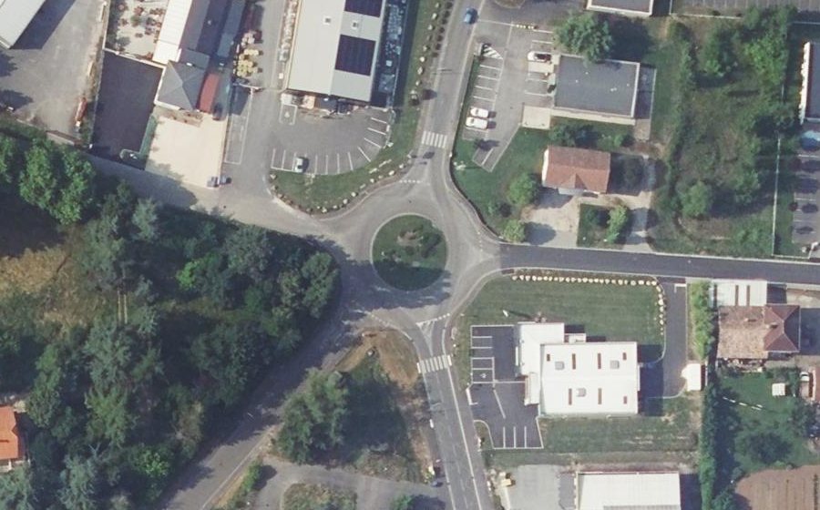Vue aérienne du Rond-point anonyme n°153876967