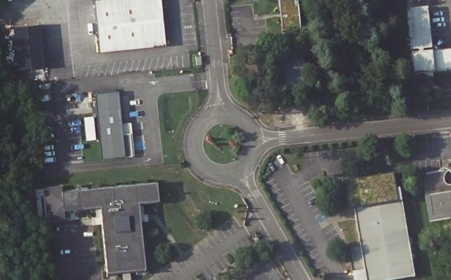 Vue aérienne du Rond-point anonyme n°153876969
