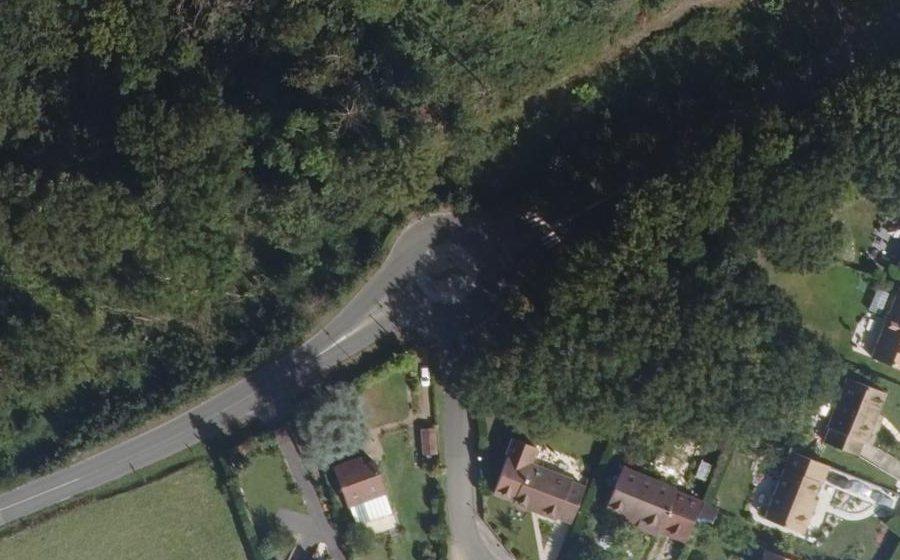 Vue aérienne du Rond-point anonyme n°153883135