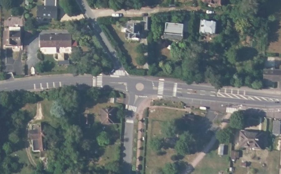 Vue aérienne du Rond-point anonyme n°1538998445