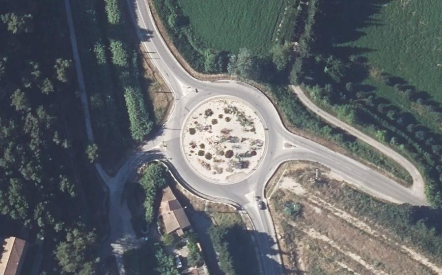 Vue aérienne du Rond-point anonyme n°153913956