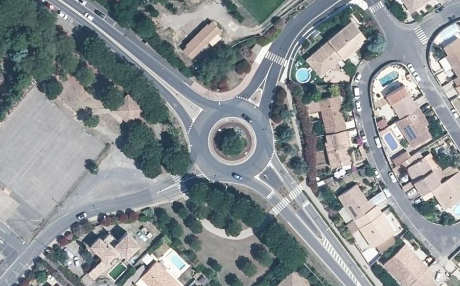 Vue aérienne du Rond-point anonyme n°153921829