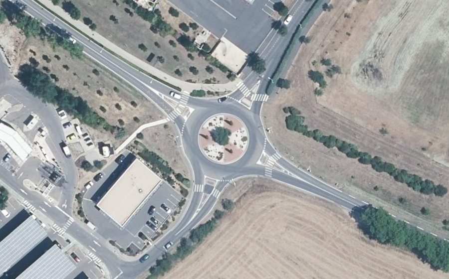 Vue aérienne du Rond-point anonyme n°153921830
