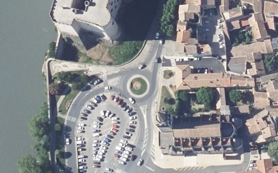 Vue aérienne du Rond-point anonyme n°153922040