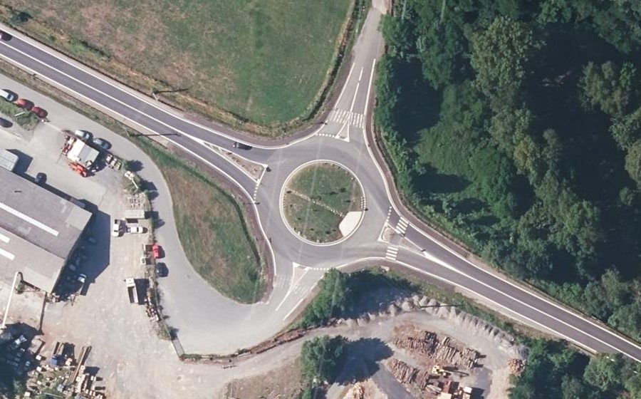 Vue aérienne du Rond-point anonyme n°153962874