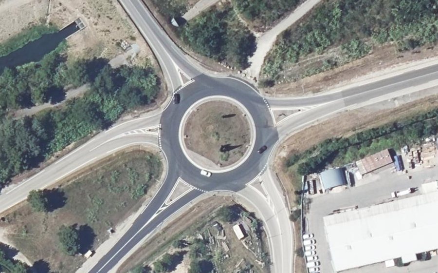 Vue aérienne du Rond-point anonyme n°153966320