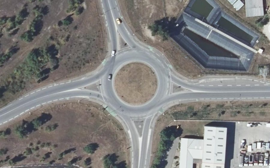 Vue aérienne du Rond-point anonyme n°153979365