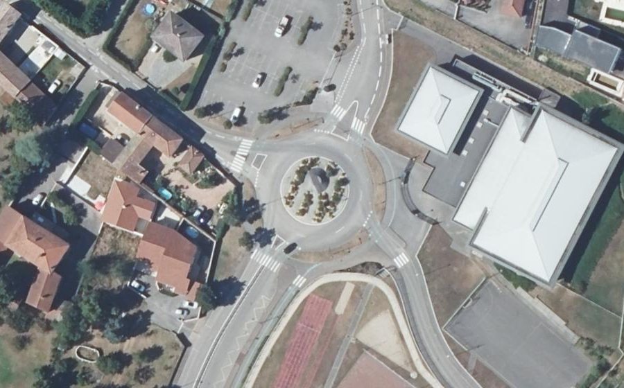 Vue aérienne du Rond-point anonyme n°153979401