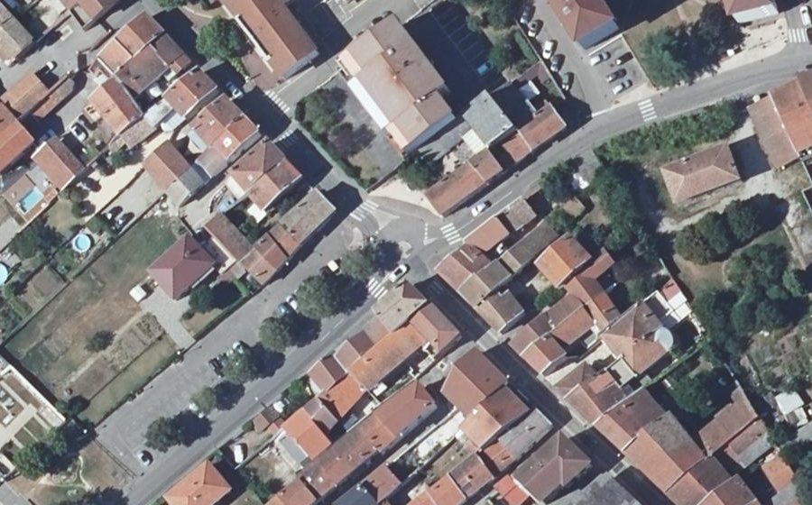 Vue aérienne du Rond-point anonyme n°153988510