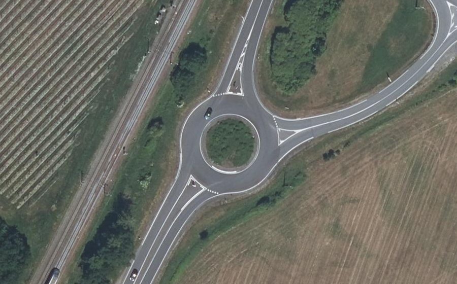 Vue aérienne du Rond-point anonyme n°153988599