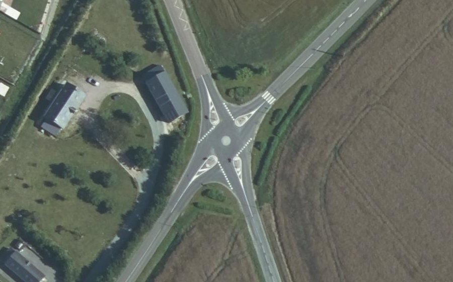 Vue aérienne du Rond-point anonyme n°1539946456