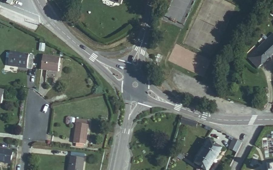 Vue aérienne du Rond-point anonyme n°1540190892