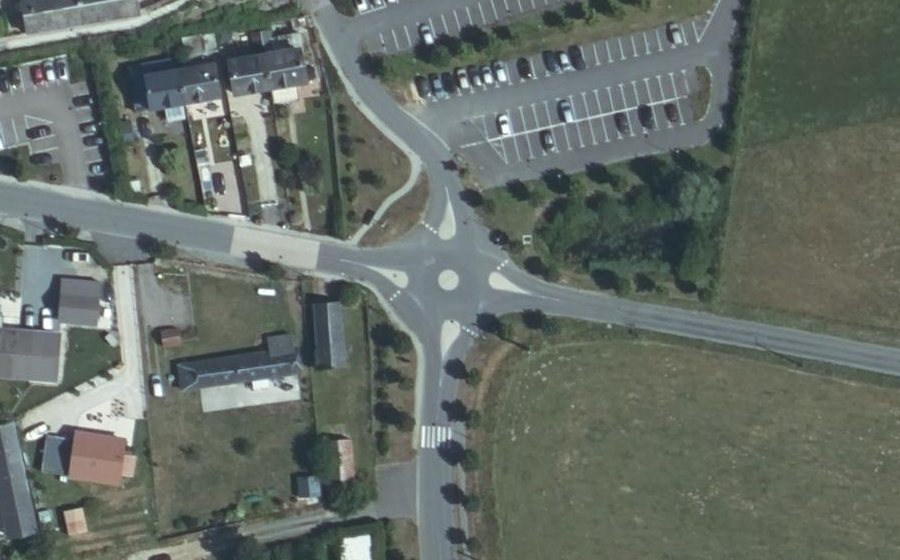 Vue aérienne du Rond-point anonyme n°1540260305